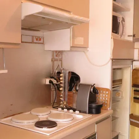 2 Pieces Climatise, Calme, Proche Centre-ville Et Plage, Avec Balcon - - Fr-1-780-78 Apartment *