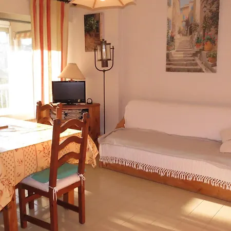 2 Pieces Climatise, Calme, Proche Centre-ville Et Plage, Avec Balcon - - Fr-1-780-78 * Sainte-Maxime